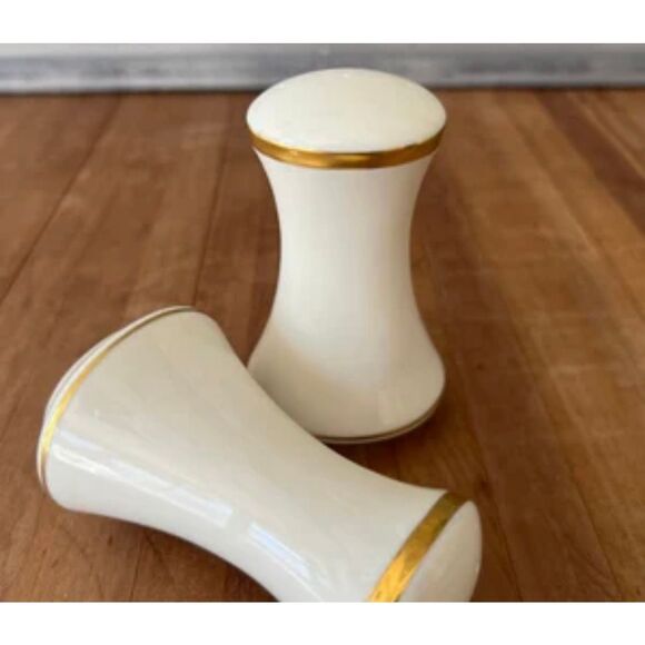 LENOX -  Eternal Collection Vintage (60s) Porcelain Salt & Pepper Shakers/3.75" - Picture 8 of 16